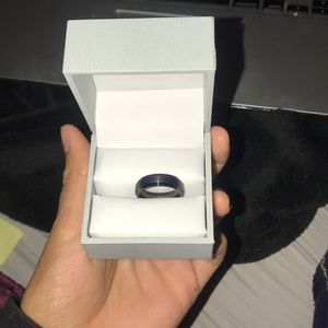 A blue nile males wedding band, size 7. Never used